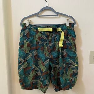 LANDS END MENS 9” SWIM TRUNKS TROPICAL LEAF PRINT NO LINER SIZE L